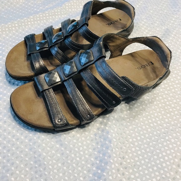 Taos Footwear Cleopatra Pewter Gray Sandals Strappy Metallic - Picture 4 of 6